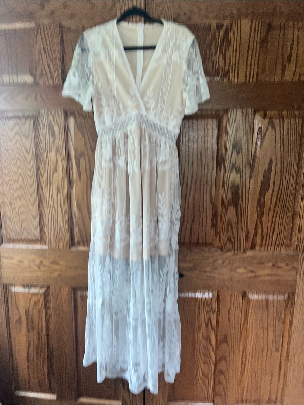 Cream Lace Maxi Dress with V-Neck and Short Sleeves